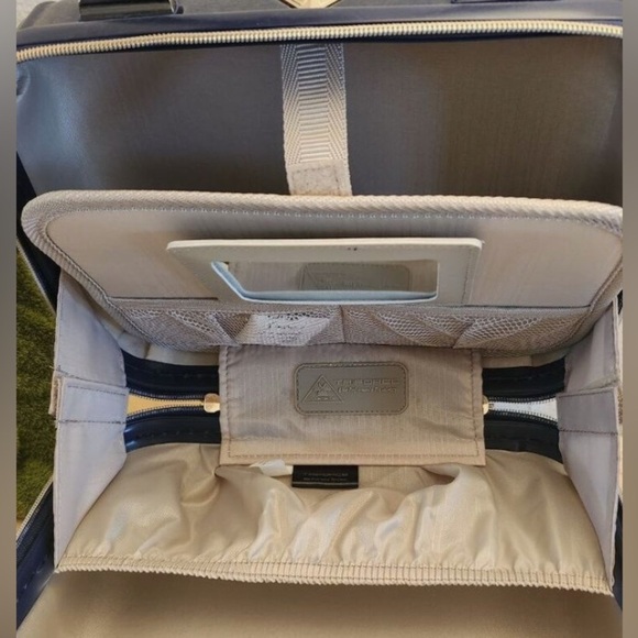 Elegant Navy Travel Bag - Picture 5 of 6